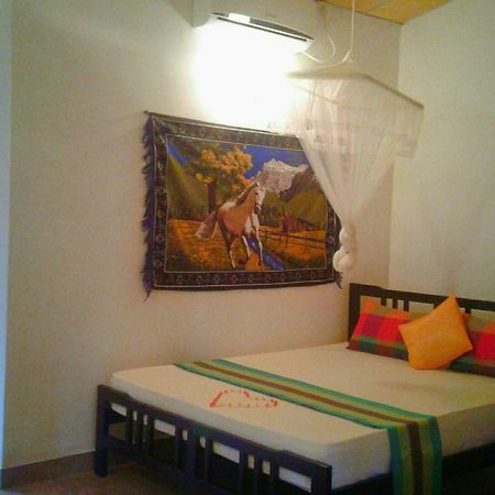 River Retreat Сигирия Экстерьер фото